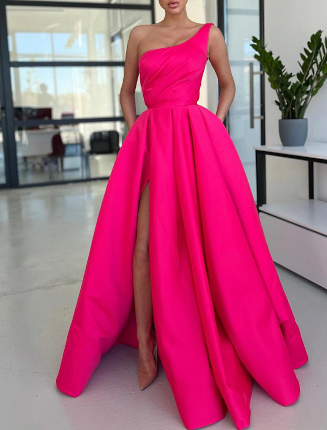 Women's Maxi DressesA-Line Prom Dresses Party Dress Formal Wedding Guest Sweep / Brush Train Sleeveless One Shoulder Satin with Ruched Slit