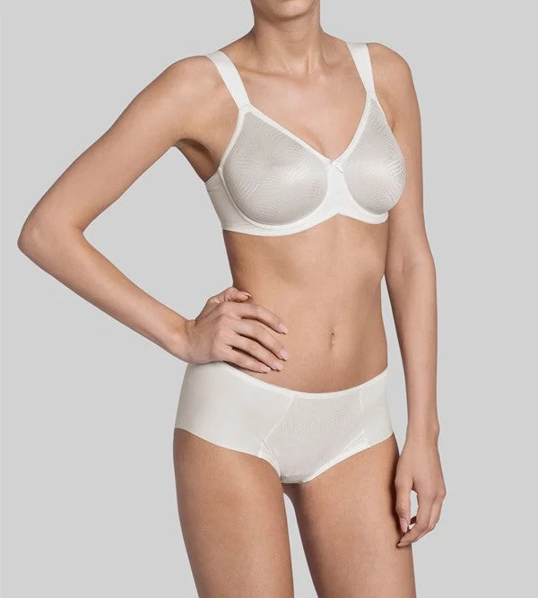 seamless bra with soft cups for all-day comfortEssential Minimizer W X 10166830 00GT VANILLE